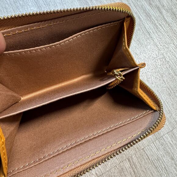 HOBO Pebbled Leather Coin Wallet Zip Around Warm Honey 4x2.5 NWOT - Picture 2 of 6